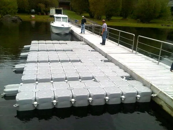 Floating dock with walkway