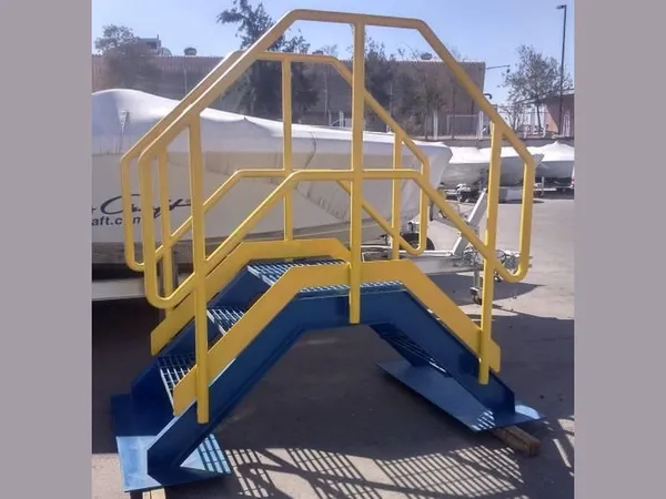 Over-pipe ladder