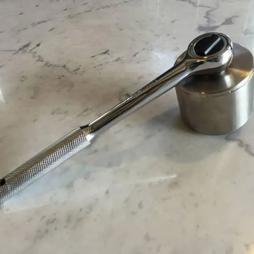 Outer nut wrench